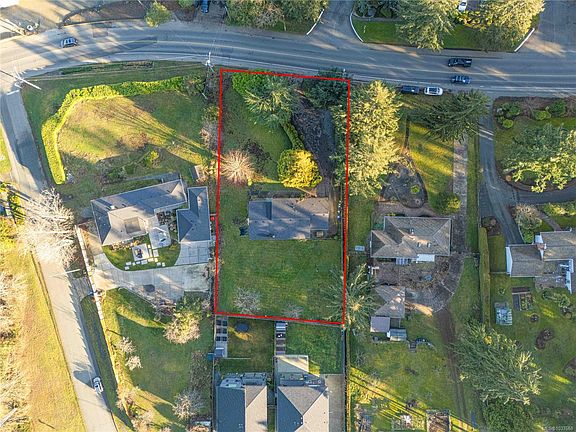 3rd image of 2555 Departure Bay Rd
