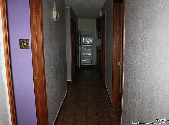5th image of 261 Shalimar Dr