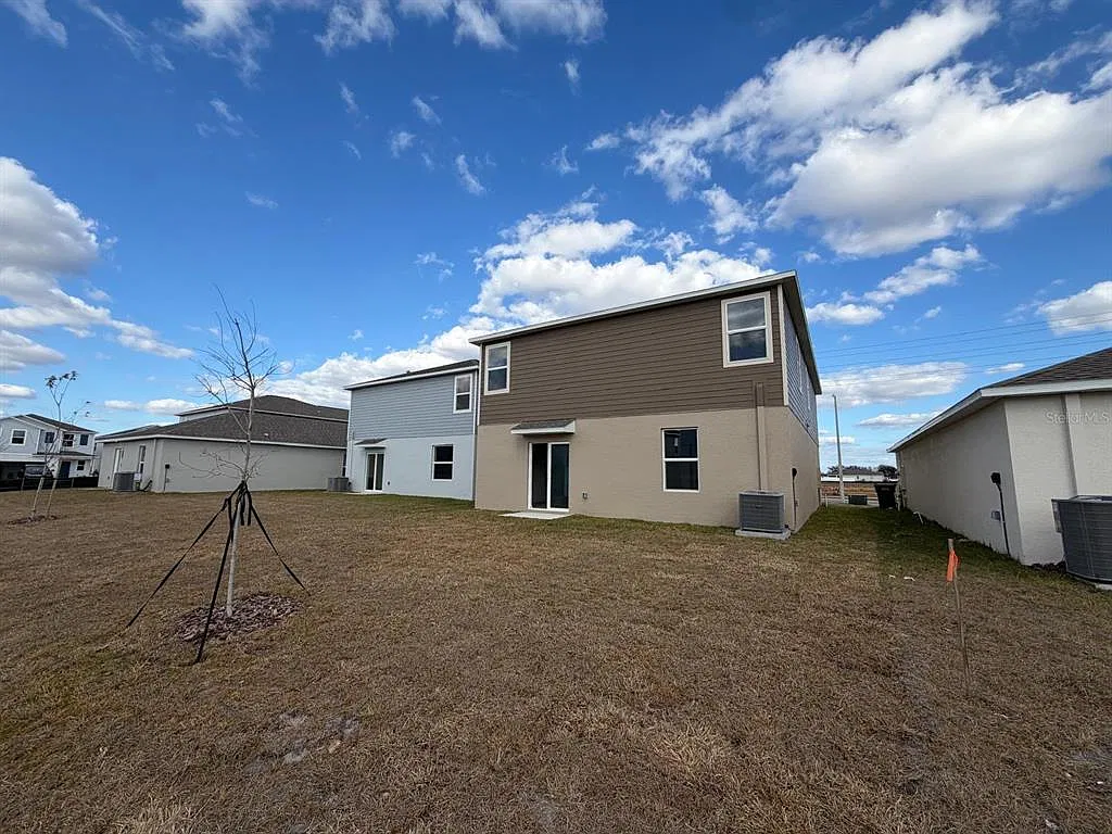 6 bed, 3.0 bath, 2464 sqft, $2,500 — Photo 4