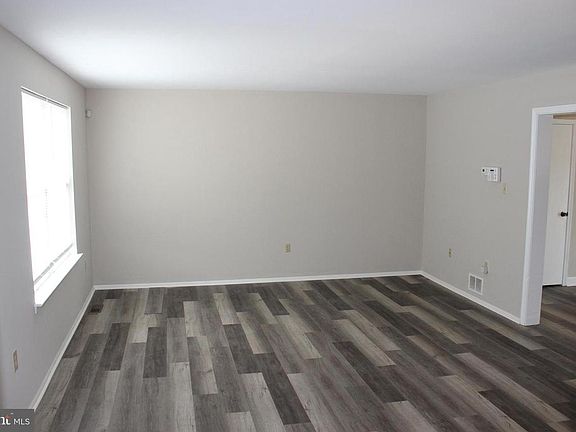 3rd image of 54 Boxelder Ln