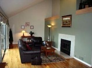 6327 Surrey Ridge Rd, Lisle, IL 60532