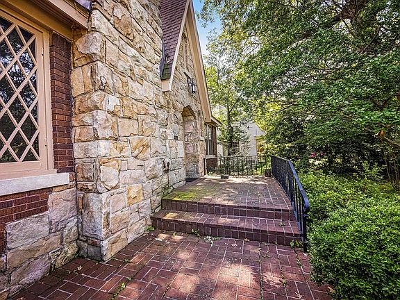 2nd image of 2067 Hallwood Dr