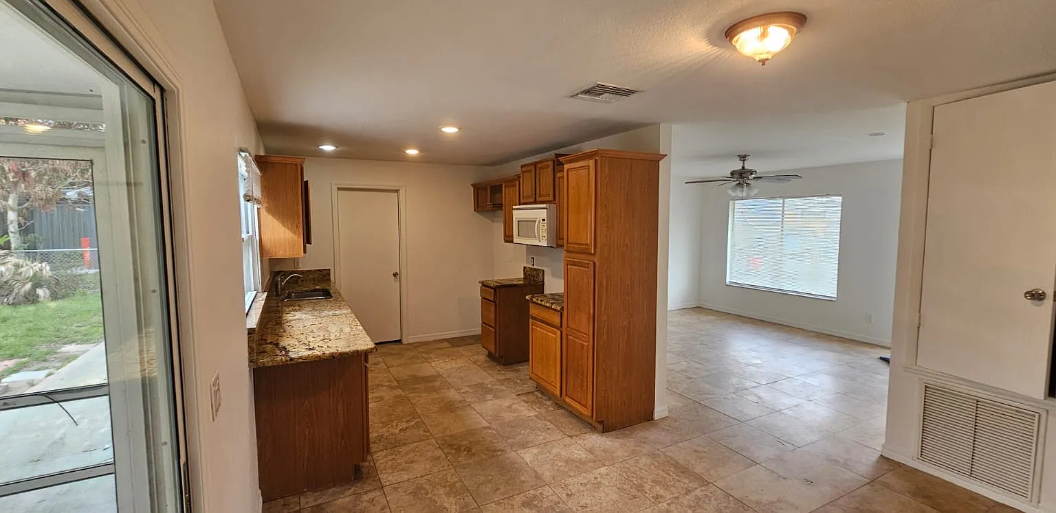 SE Hideaway Cir, Port Saint Lucie — Photo 2
