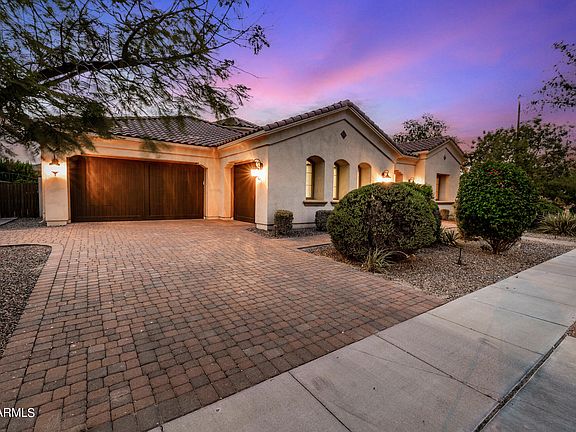 2nd image of 208 W ALAMOSA Drive