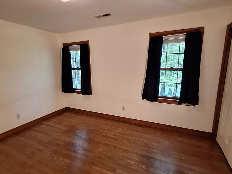 Middle Bedroom