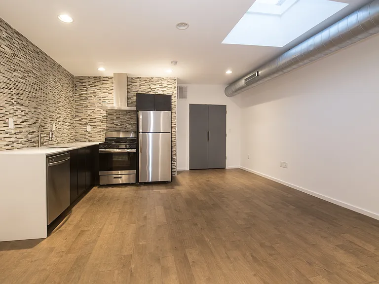1211 N 5th St #6 — Photo 5
