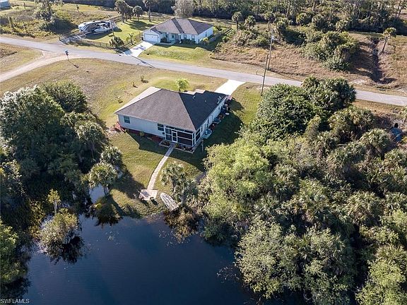 3rd image of 933 Lakeside Dr