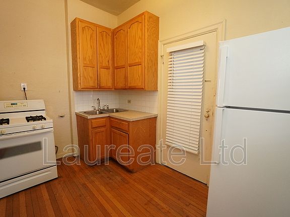 3rd image of 834 N Clarkson St APT 1