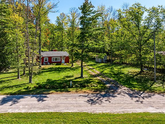 2nd image of 576 Corlear Dr