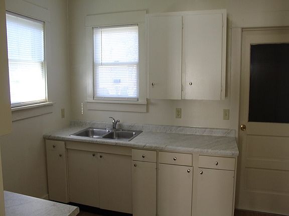5th image of 978 Pavone St