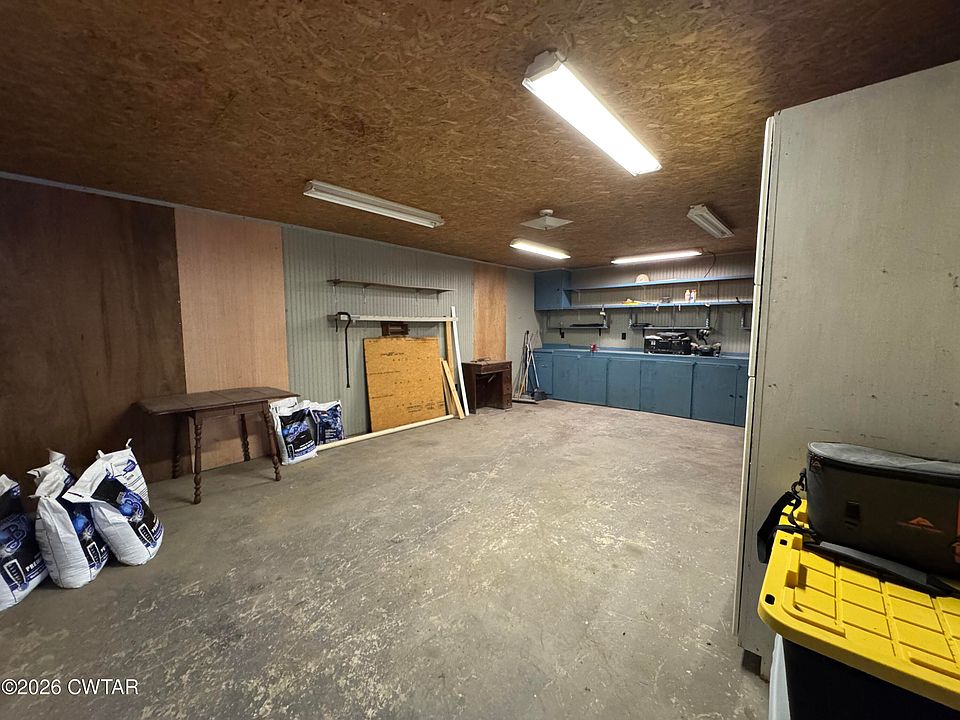 28th image of 624 Lake St