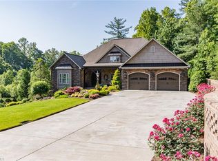 1656 Skyland Dr, Wilkesboro, NC 28697