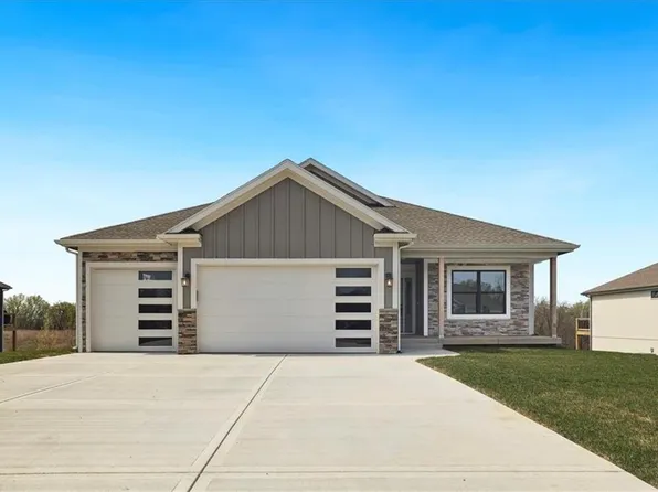 609 Blackhawke Dr, Smithville, MO 64089