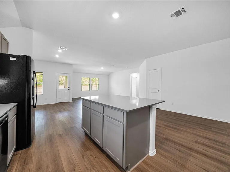 145 Crawford — Photo 8