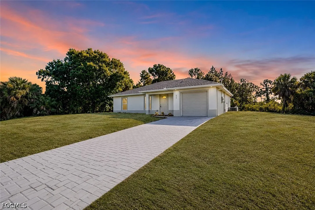 3 bed, 2.0 bath, 1258 sqft, $1,825 — Photo 1