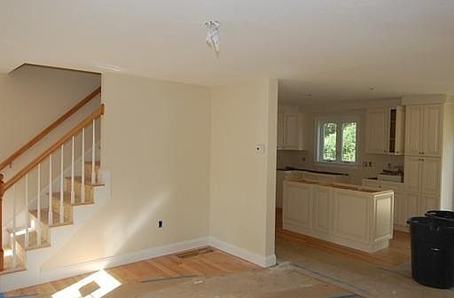 4th image of 793 Summer St