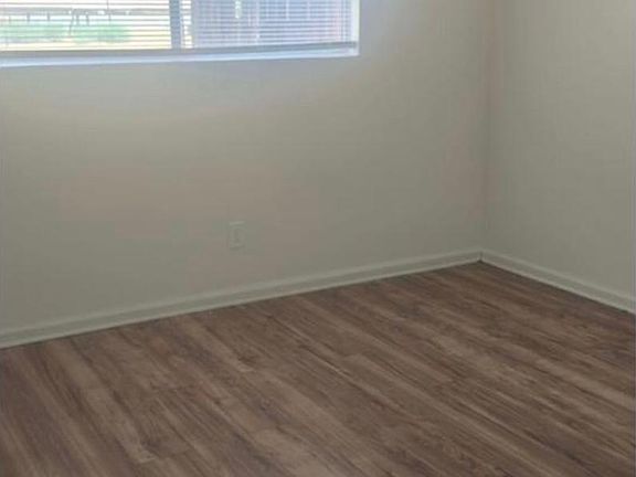 4th image of 41054 Acacia Ave #9