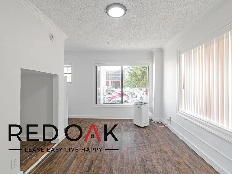 Charming Studio in The Heart Of Glendale — Photo 11