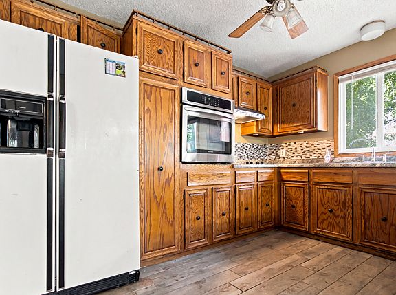 5th image of 630 Hall Ln