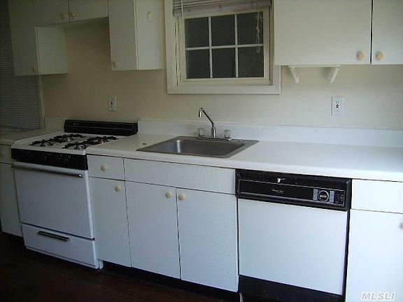 4th image of 110 Audrey Ave