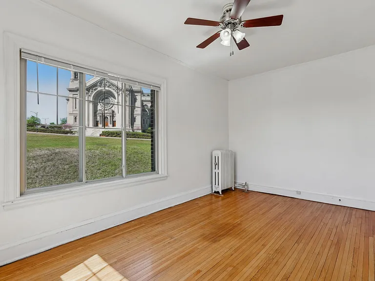 Summit Hill Apartments — Photo 11