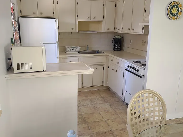 411 Seasage Dr — Photo 17
