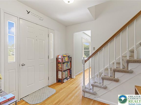 3rd image of 4471 Wagner Dr