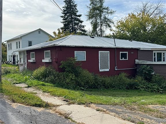 3rd image of 405 Water St