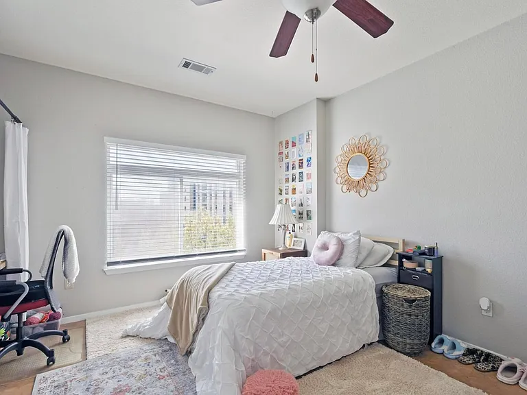 910 W 25th St #406 — Photo 8