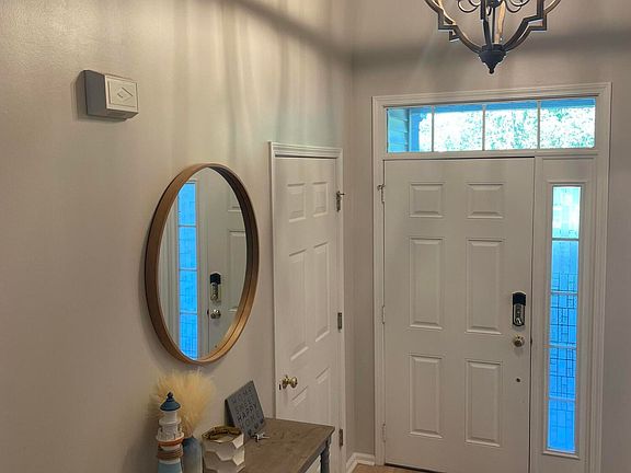 4th image of 26 Windward Dr