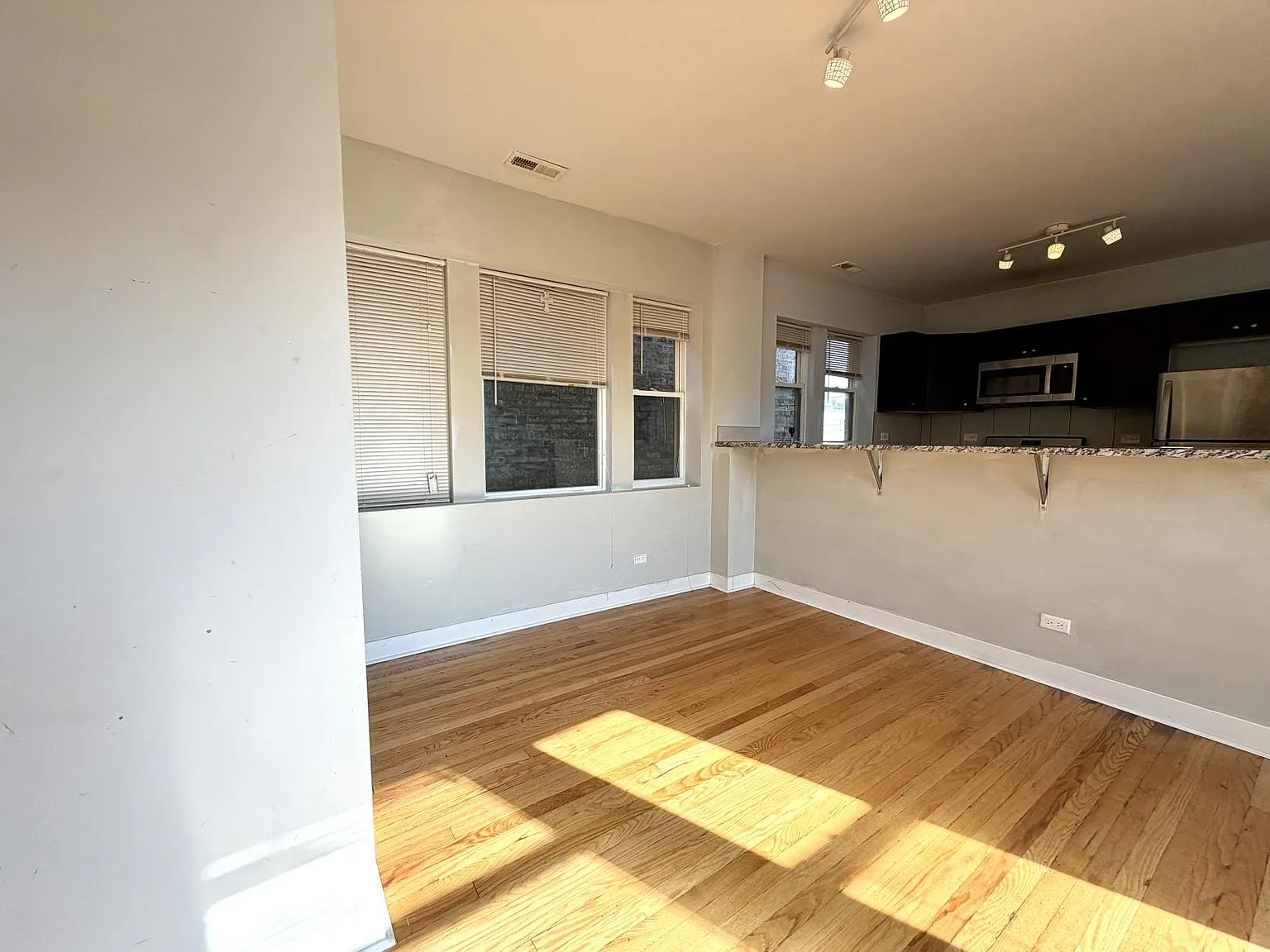 3 bed, 1.5 bath, 1200 sqft, $2,450 — Photo 4