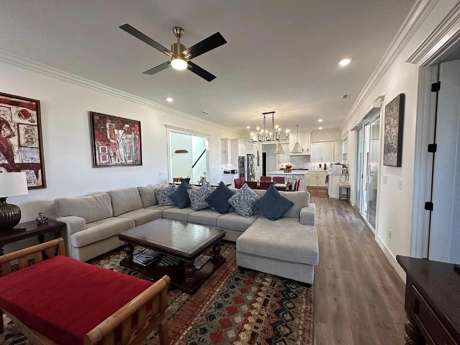 4 bed, 4.0 bath, 3008 sqft, $3,200 — Photo 4