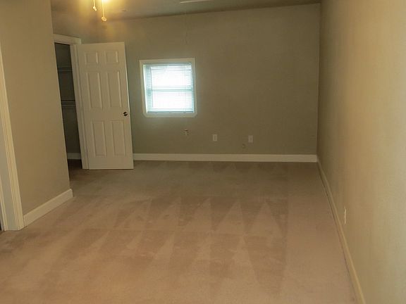 4th image of 2106 Utah St