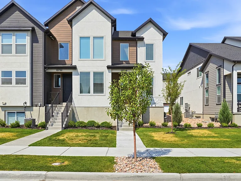 13728 S Devers Dr — Photo 4