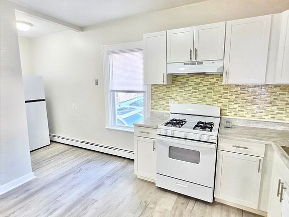 3rd image of 53 Sisson St