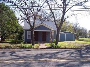 914 W 5th St, Clifton, TX 76634