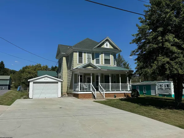 205 Florence St, Lumberport, WV 26386