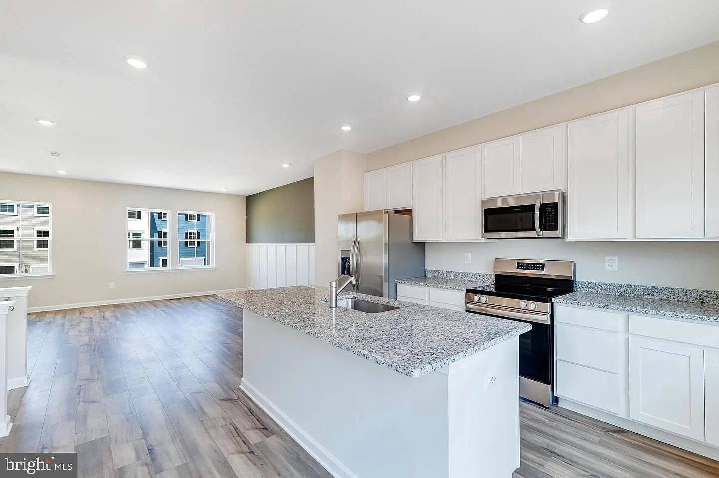 3 bed, 2.5 bath, 1661 sqft, $1,900 — Photo 2