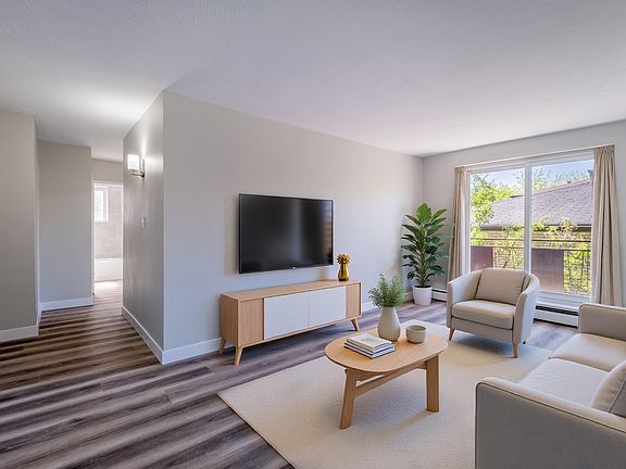 3rd image of 17 Cloverdale Ave #3