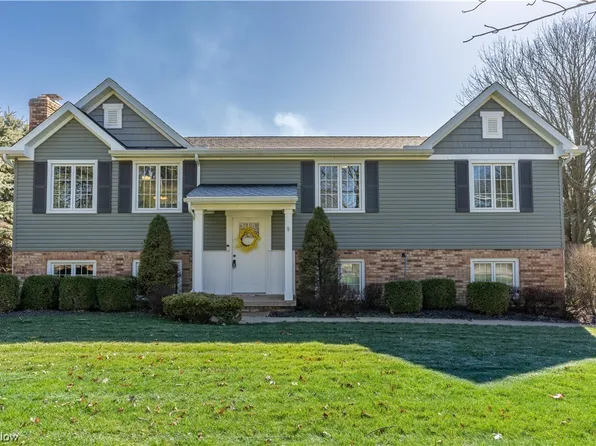 11274 Wolf Ave NE, Hartville, OH 44632