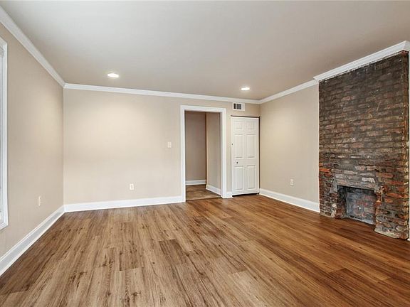 3rd image of 2909-11 Constance St