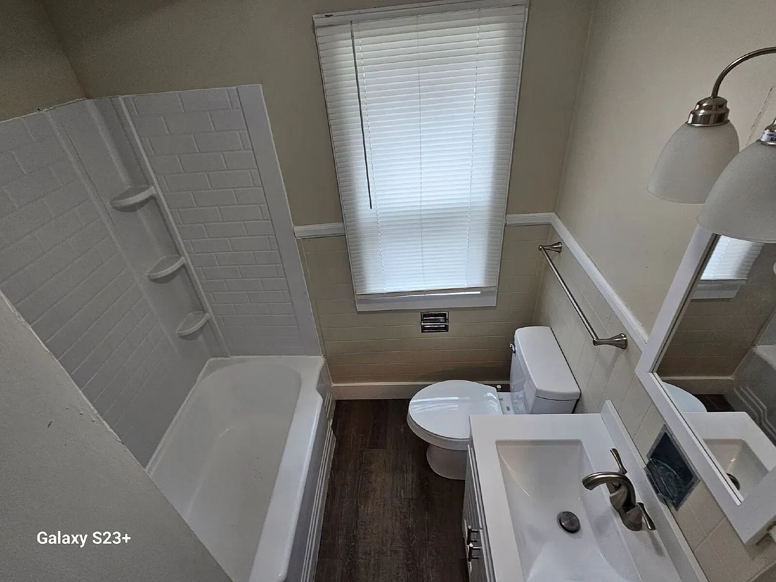 3 bed, 1.5 bath, 1111 sqft, $1,595 — Photo 3