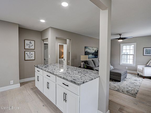 5th image of 2034 Lakeside Dr