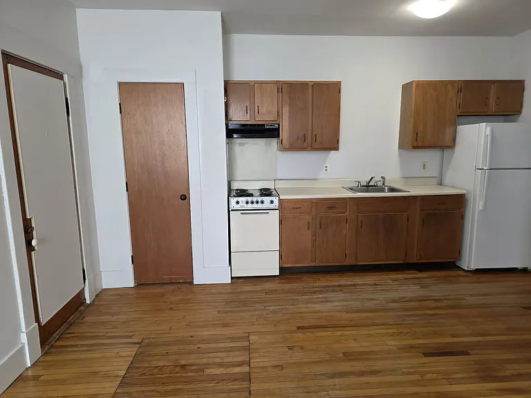 14 Main St #2 — Photo 3