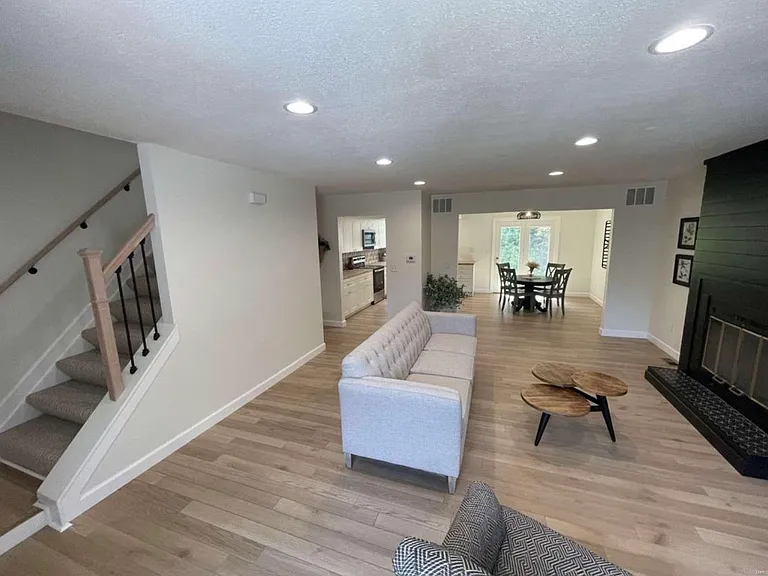 618 Arrowhead Dr — Photo 3