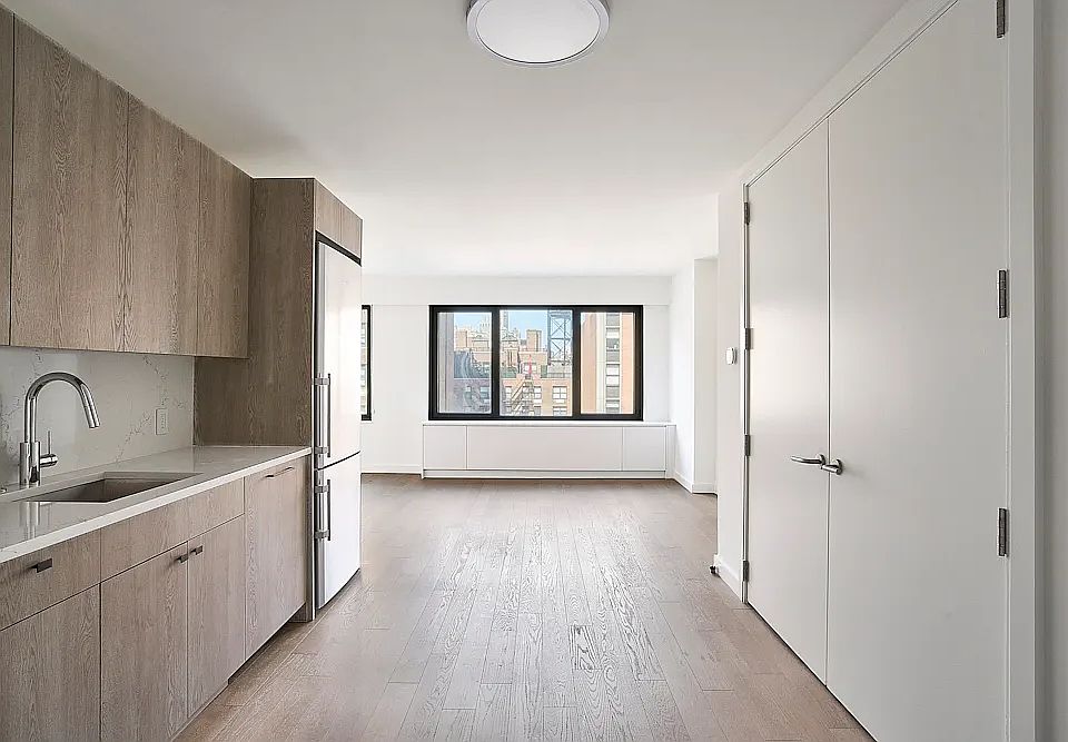 1st image of 220 E 72nd St #10E10
