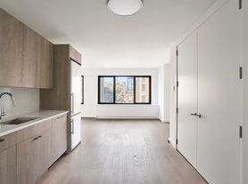 220 E 72nd St