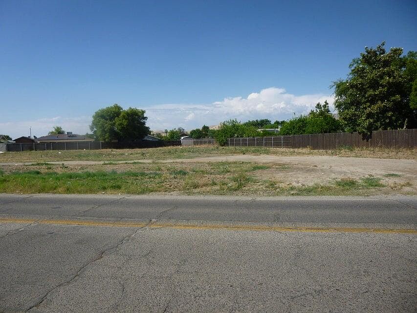 2nd image of Par 3, Pm2973 On Poplar Road