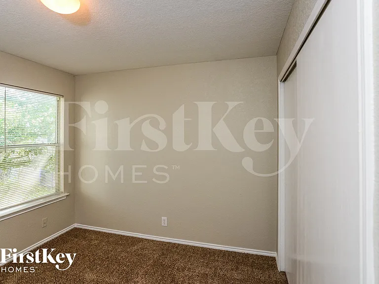 131 Hampton Bnd — Photo 12