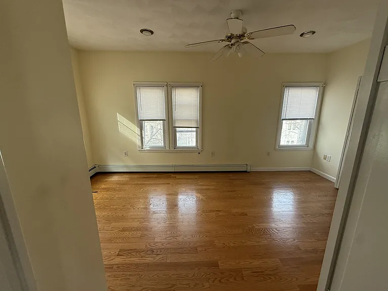 215 Lexington St #3 — Photo 10